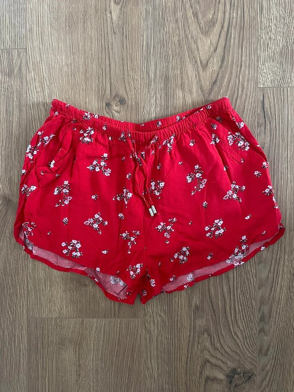 Rote Blumen Shorts | Divided H&M