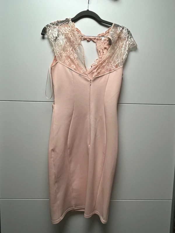 Elegantes rosa Spitzenkleid – perfekt für jeden Anlass