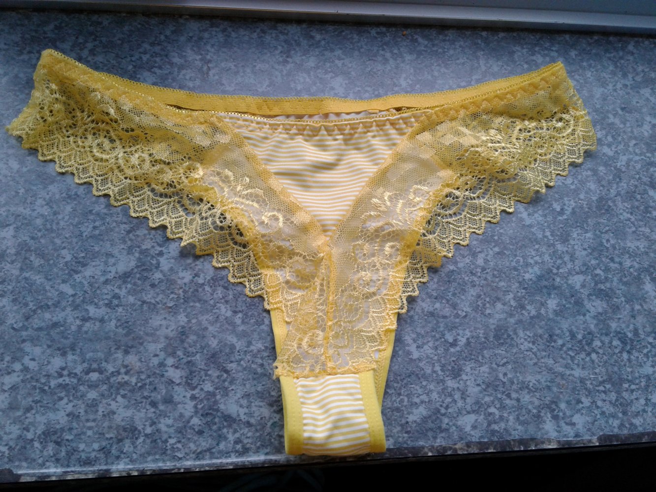 Second Hand schicker String Slip grösse 42/44  