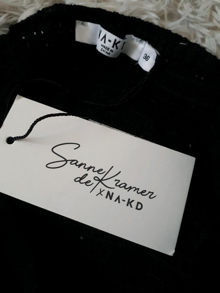 Schwarzes NAKD Oberteil Top mit langen Ärmeln Spitze Schulterfrei