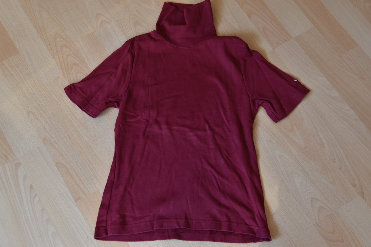 schönes T-Shirt mit Kragen