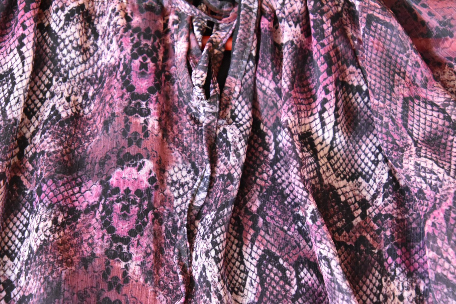 tolles Shirt mit Schlangenoptik