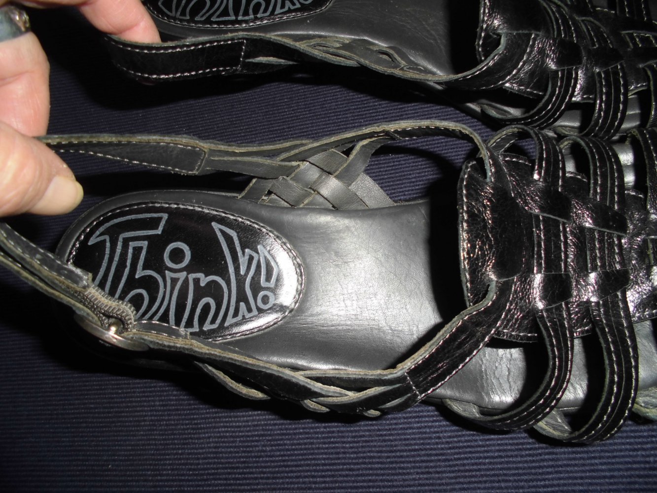 Tolle schwarze neuwertige Sandalen Think !