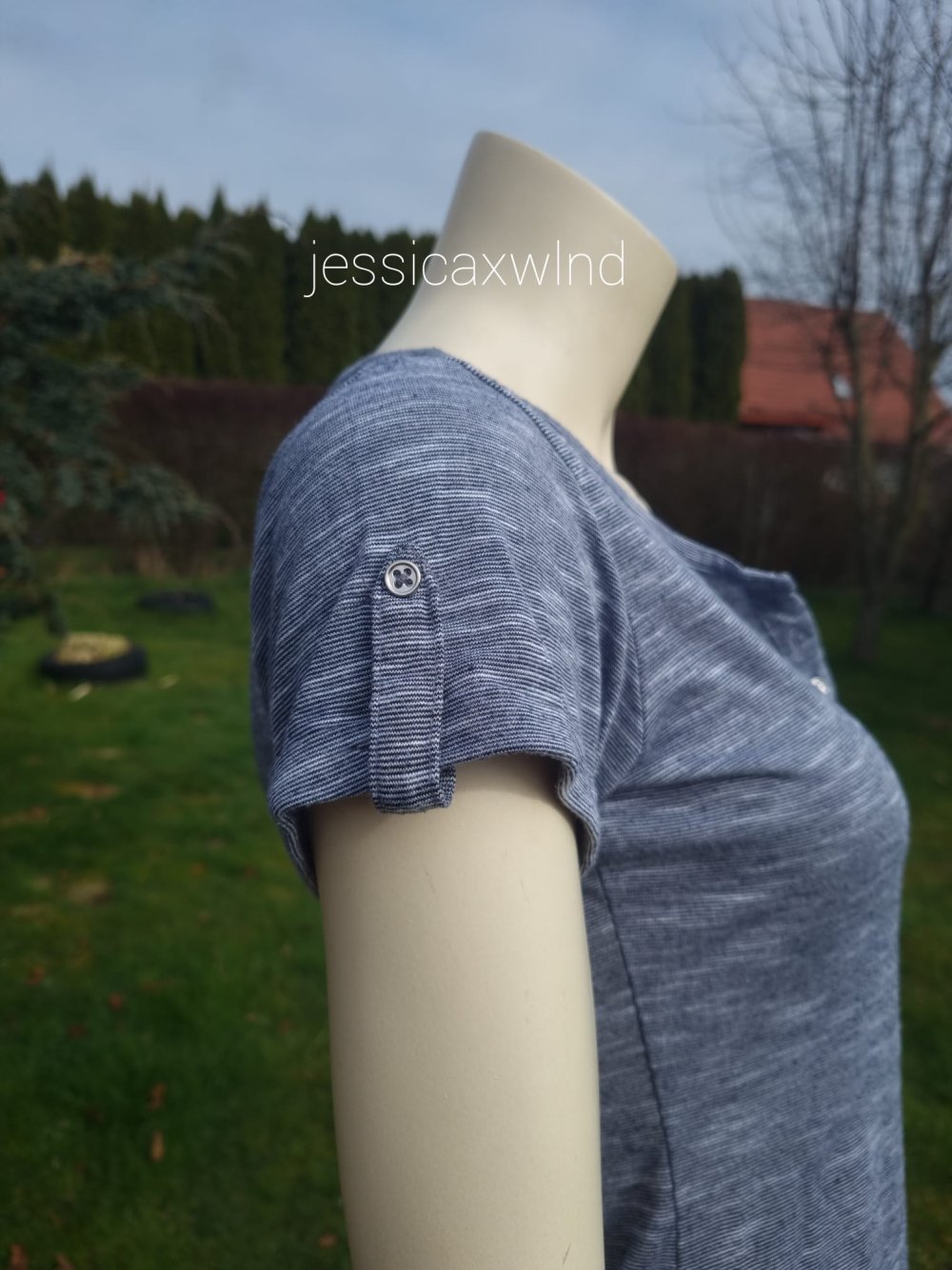 Basic Shirt mit Knöpfen am Ausschnitt