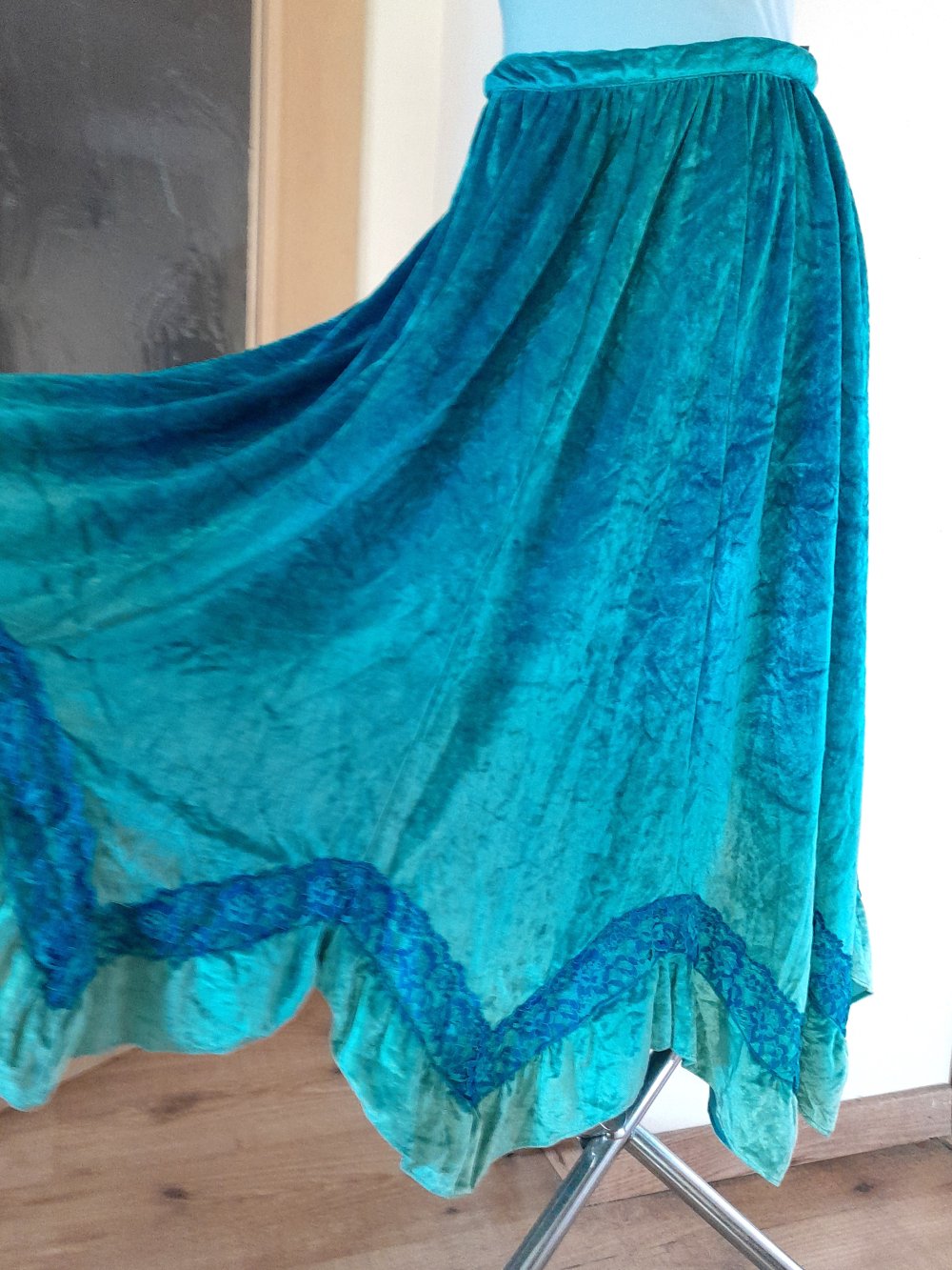 Wunderschöner, blaugrüner Vintage Samtrock mit Spitze, Gr.XS