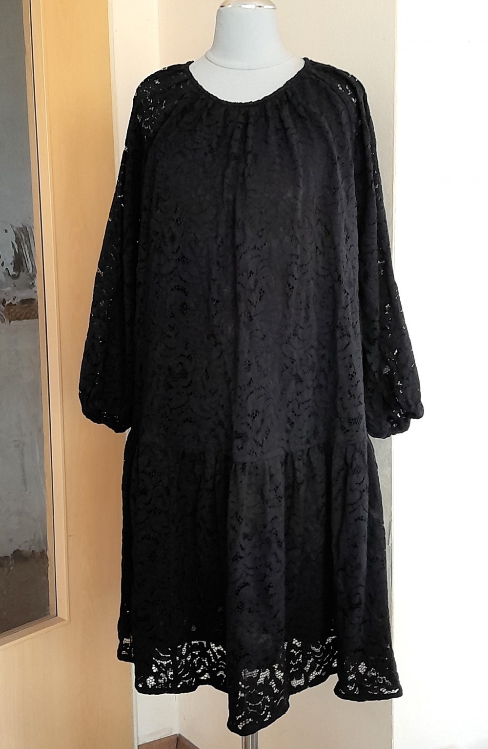 Lockeres, schwarzes Spitzenkleid mit 3/4 Ärmeln, Gr.38
