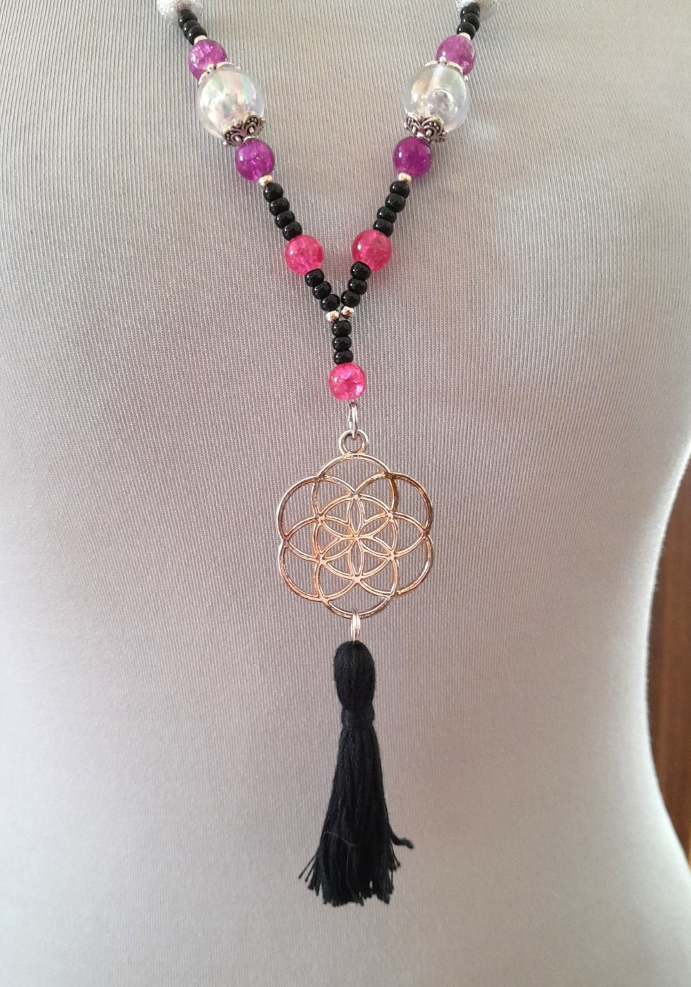 Lange Kette mit Lebensblume im Mala Stil