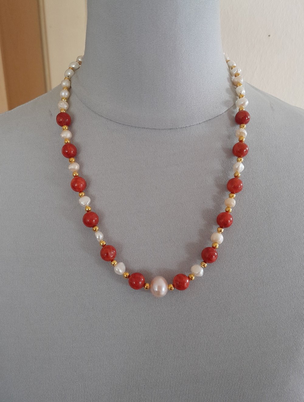 Wunderschönes, einzigartiges Vintage Collier mit Koralle und Perlen