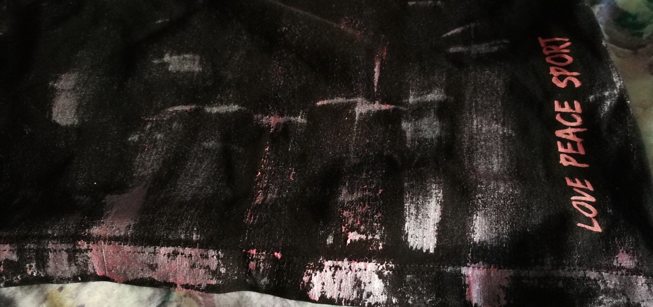 T-Shirt Perlmutt rosa schwarz Peace Love Sport 36/38 Friede Rune Batik Custom