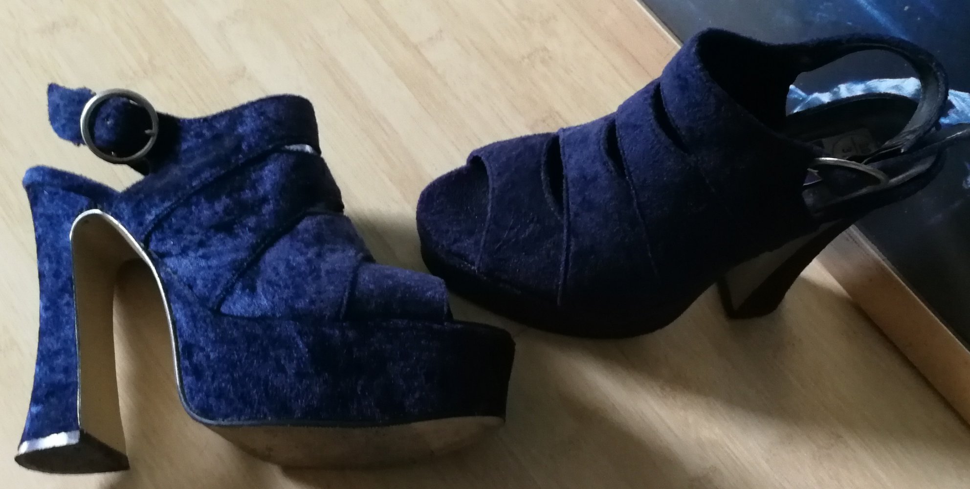 High Heels BLUE Velvet Blauer Samt Plateausandalen 90er True Vintage MEGA