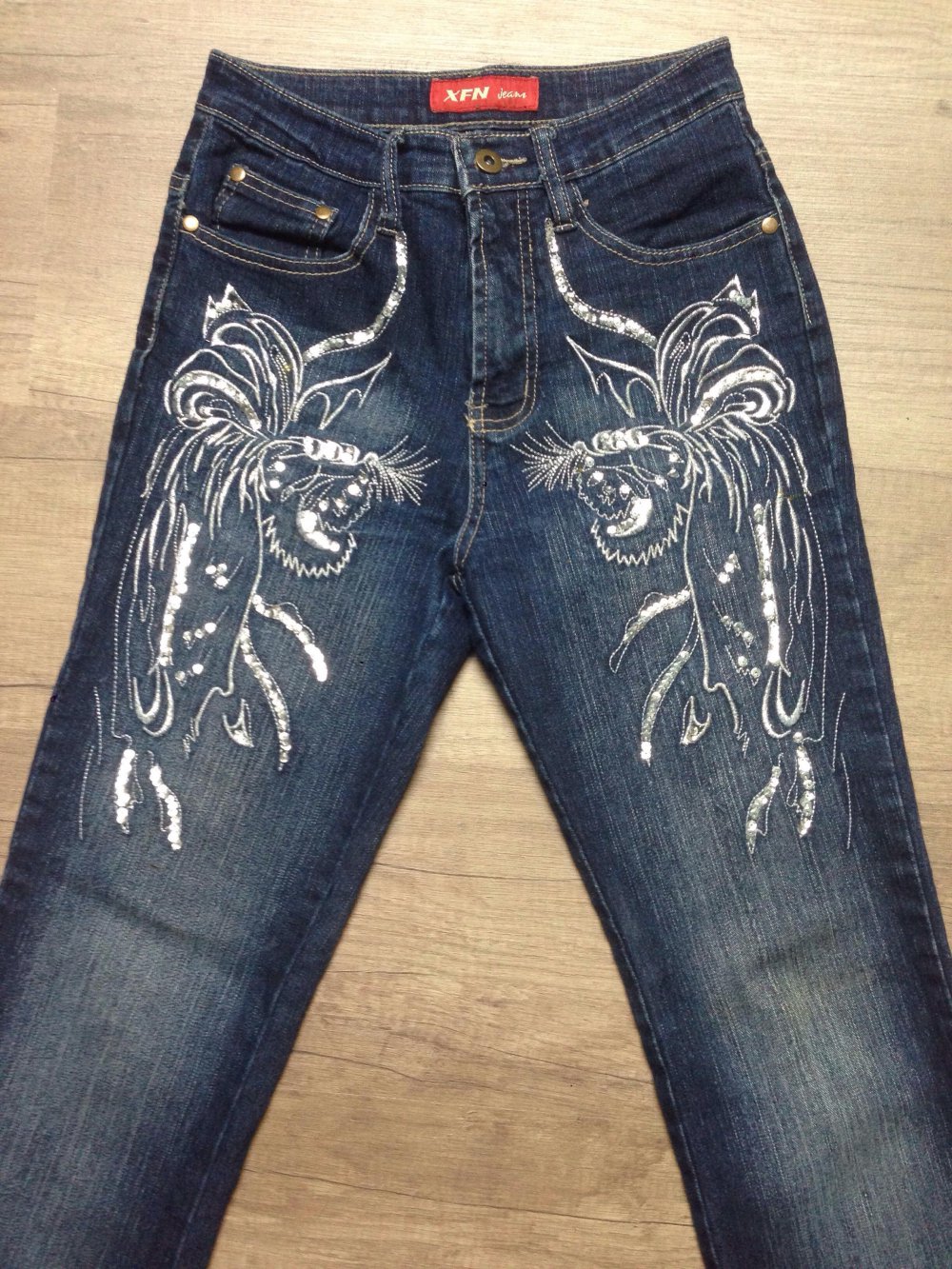 Sexy Bell Bottom High Waist Jeans mit silberner Stick-Ornamentik & Pailetten! Oriental
