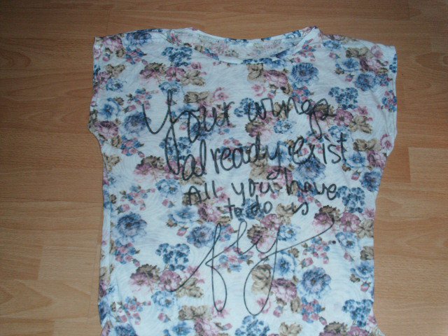 T-Shirt, mit Blumen und Schriftzug, Gr. 38/40