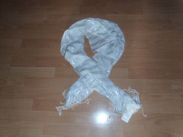 Dünner Schal, wollweiß-silber mit Fransen