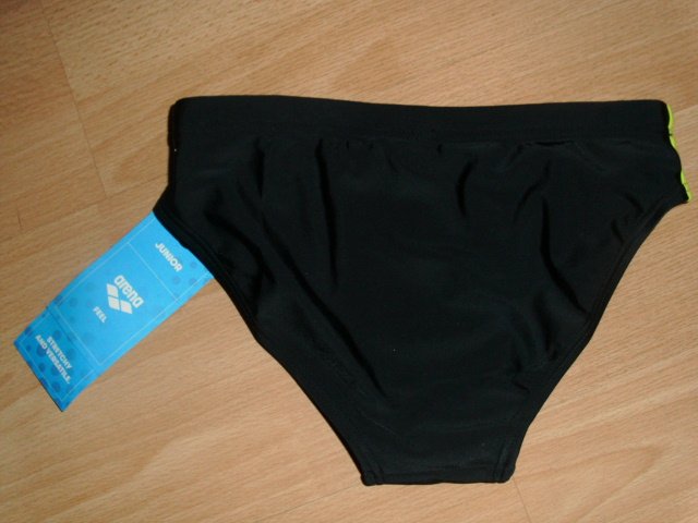 Badehose von Arena, schwarz, Gr. 140 mit Etikett