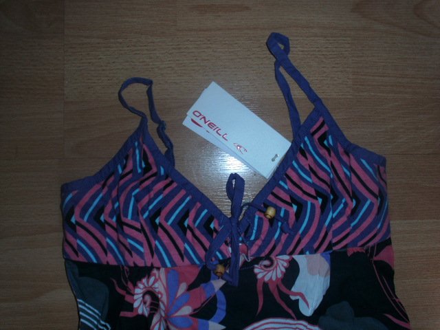 Top von O´Neill, schwarz-bunt, Gr. S mit Etikett