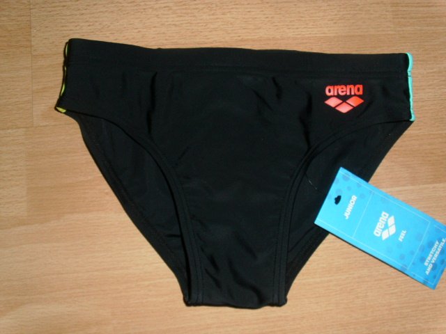 Badehose von Arena, schwarz, Gr. 140 mit Etikett