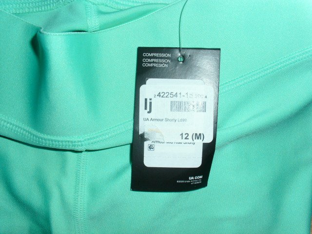 Shorty von Under Armour, hellgrün, Gr. 40/ M mit Etikett