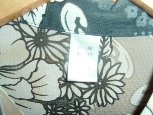 Bluse, grau mit Blumen, Gr. 40