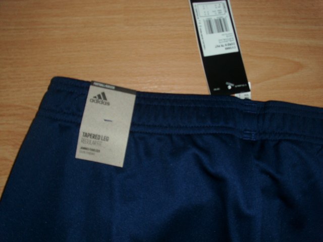 Trainingshose von Adidas, dunkelblau, Gr. M OVP