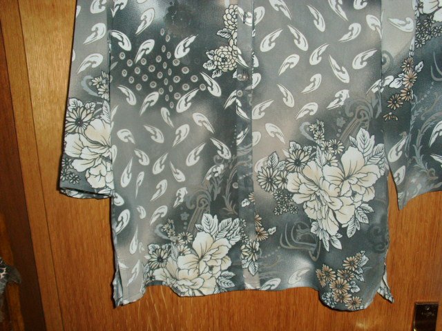 Bluse, grau mit Blumen, Gr. 40