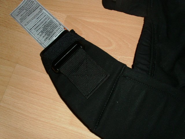 Babytrage von Momcozy, schwarz, für 3-11 kg. mit Etikett