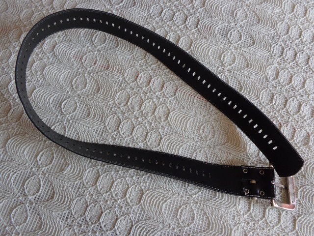 #Gürtel Kunstleder Silberschnalle, schwarz, ca. 85 cm Gesamtlänge (ohne Schnalle gemessen)