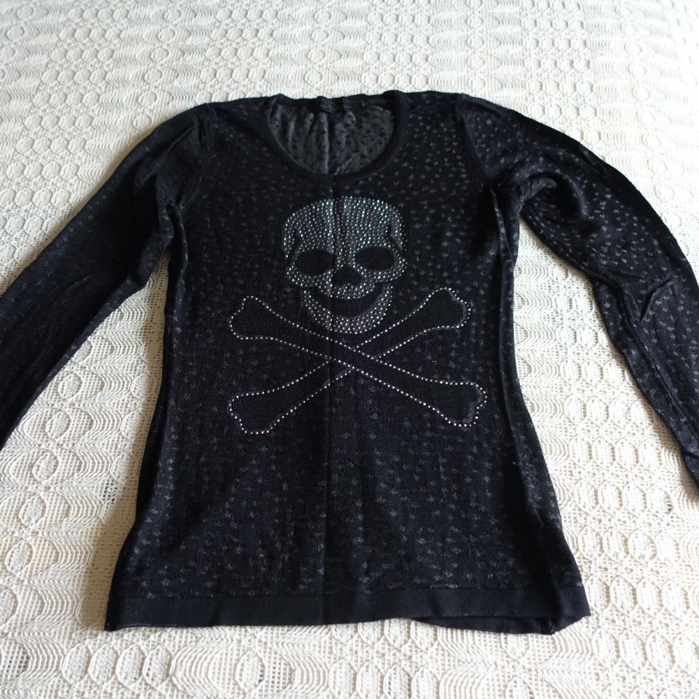 Pullover, Feinstrick, Gr. S bzw. ca. Gr. 36, schwarz, mit Totenkopf