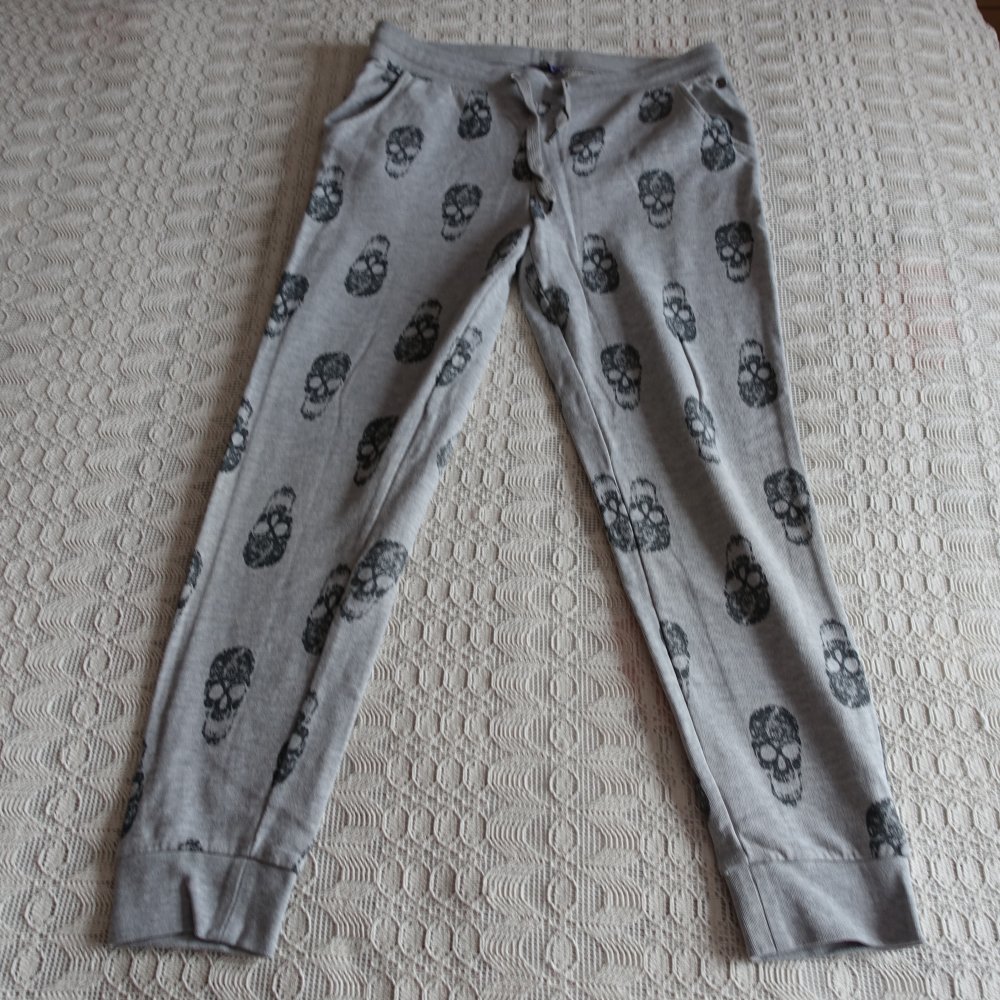 Jogginghose, Freizeithose, Gr. 42 bzw. ca. Gr. L, grau/schwarz, Totenköpfe, AJC
