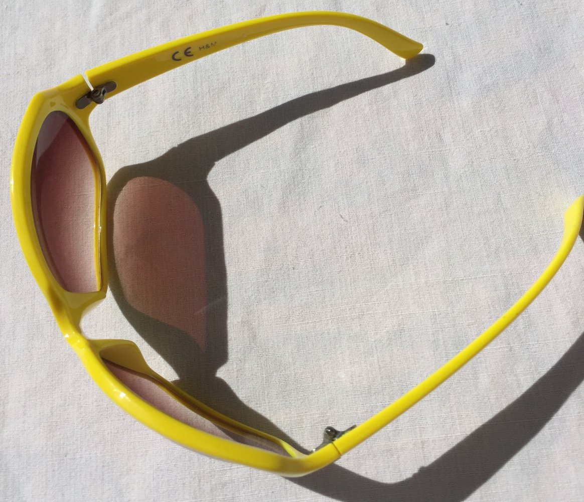 Sonnenbrille gelb