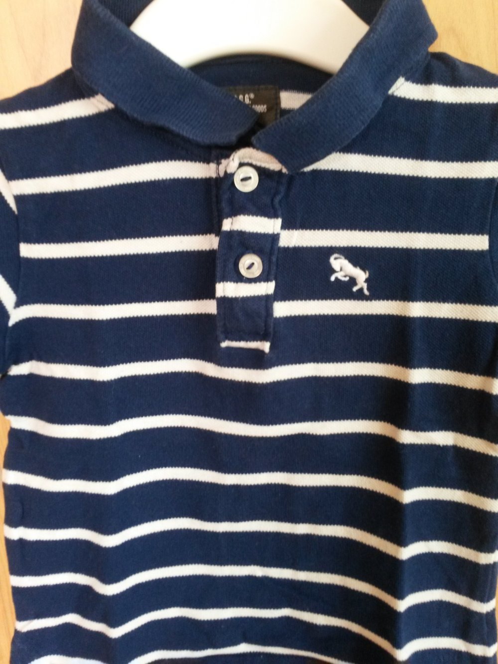 schönes gestreiftes Poloshirt in Gr. 74 von H&M