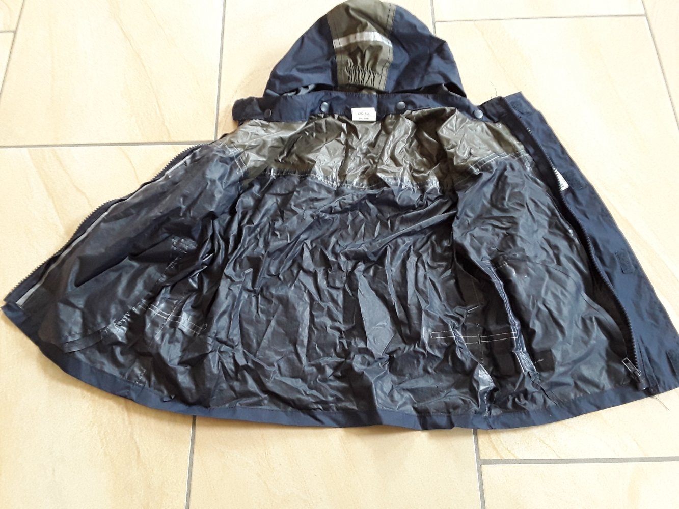 dunkelblaue, khakifarbene dünne Regenjacke in Gr. 86/92 