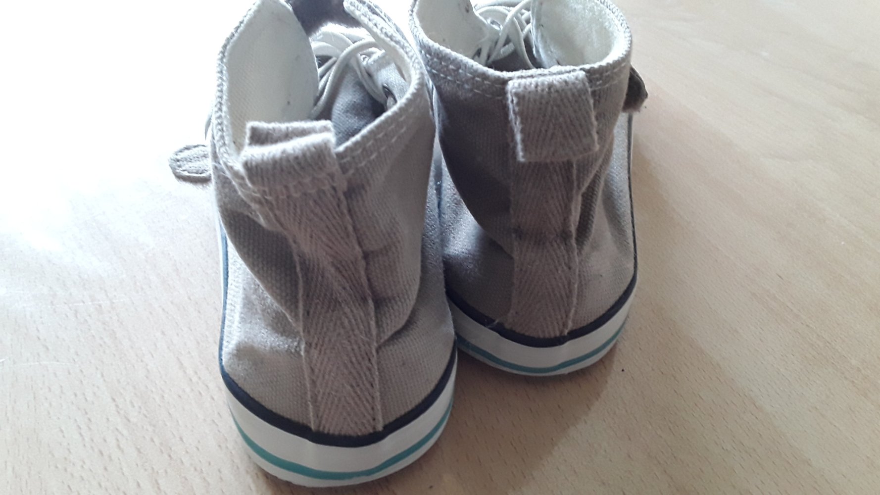 beige Sneaker in Gr. 28 H&M