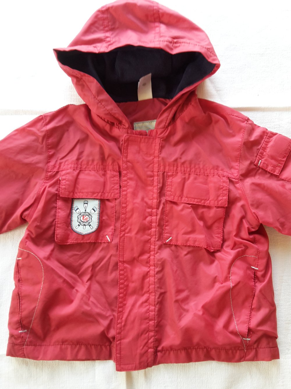 rote leicht gefütterte Windjacke in Gr. 80 von C&A