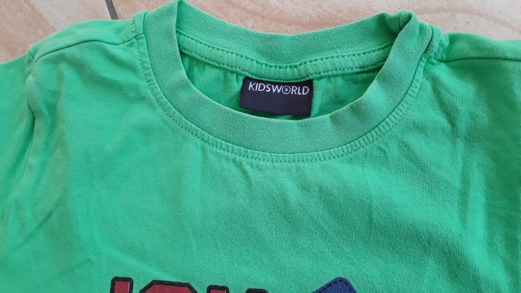 grünes T-Shirt Gr. 104/110 von kidsworld