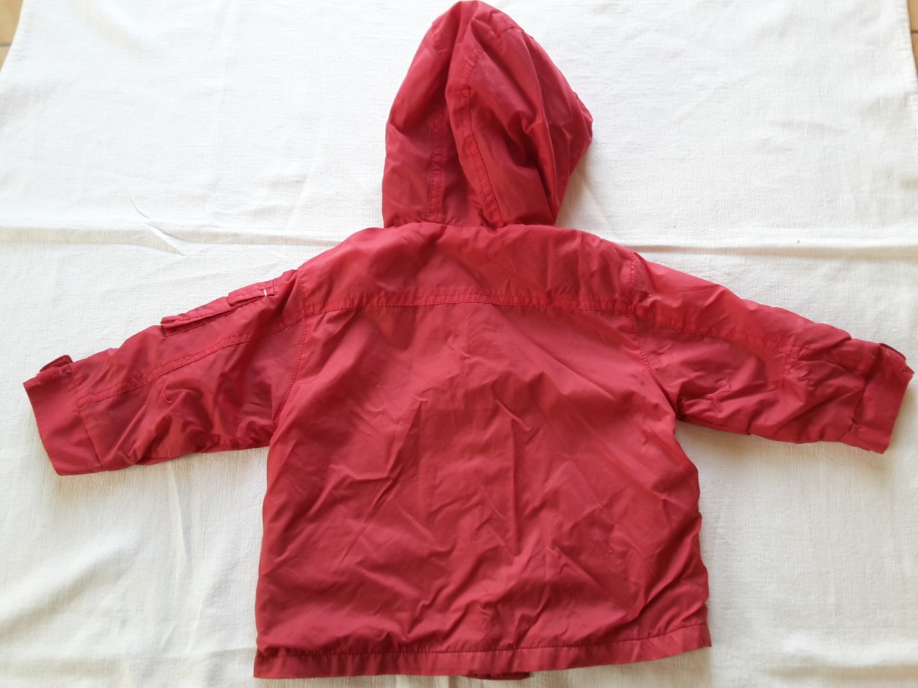 rote leicht gefütterte Windjacke in Gr. 80 von C&A