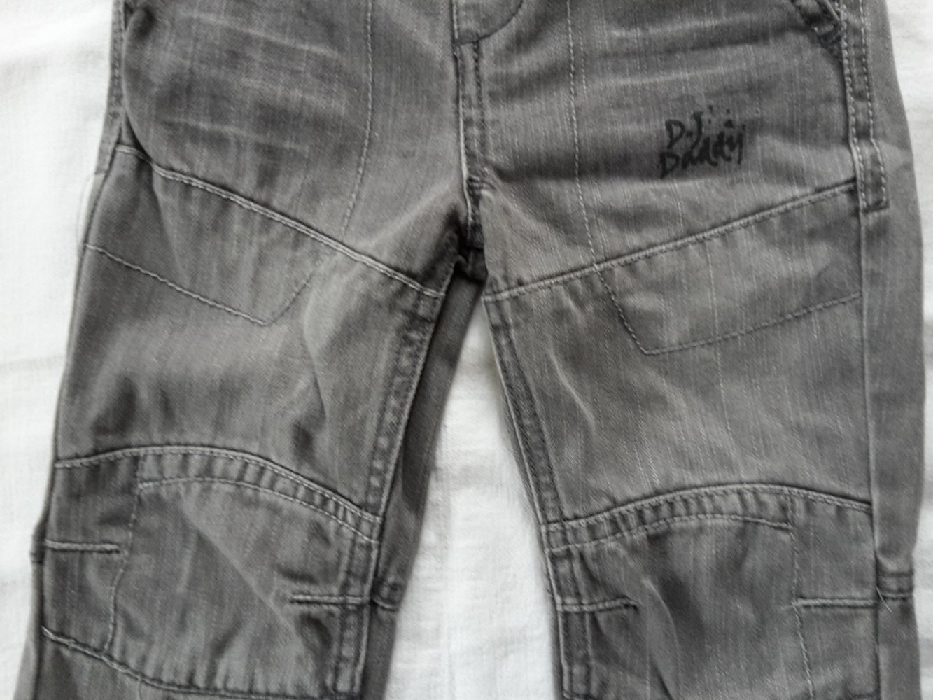 graue Jeanshose in Gr. 92 mit verstellbarem Bund