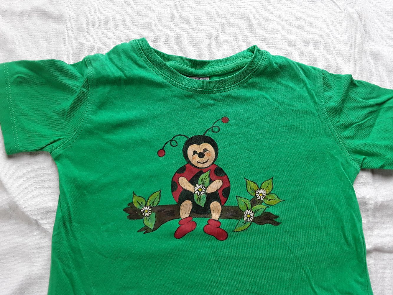 grünes handbemaltes T-Shirt in Gr. 92