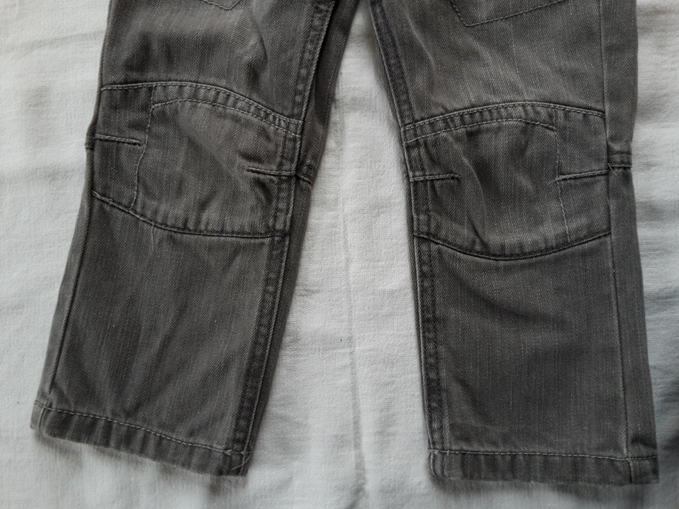 graue Jeanshose in Gr. 92 mit verstellbarem Bund