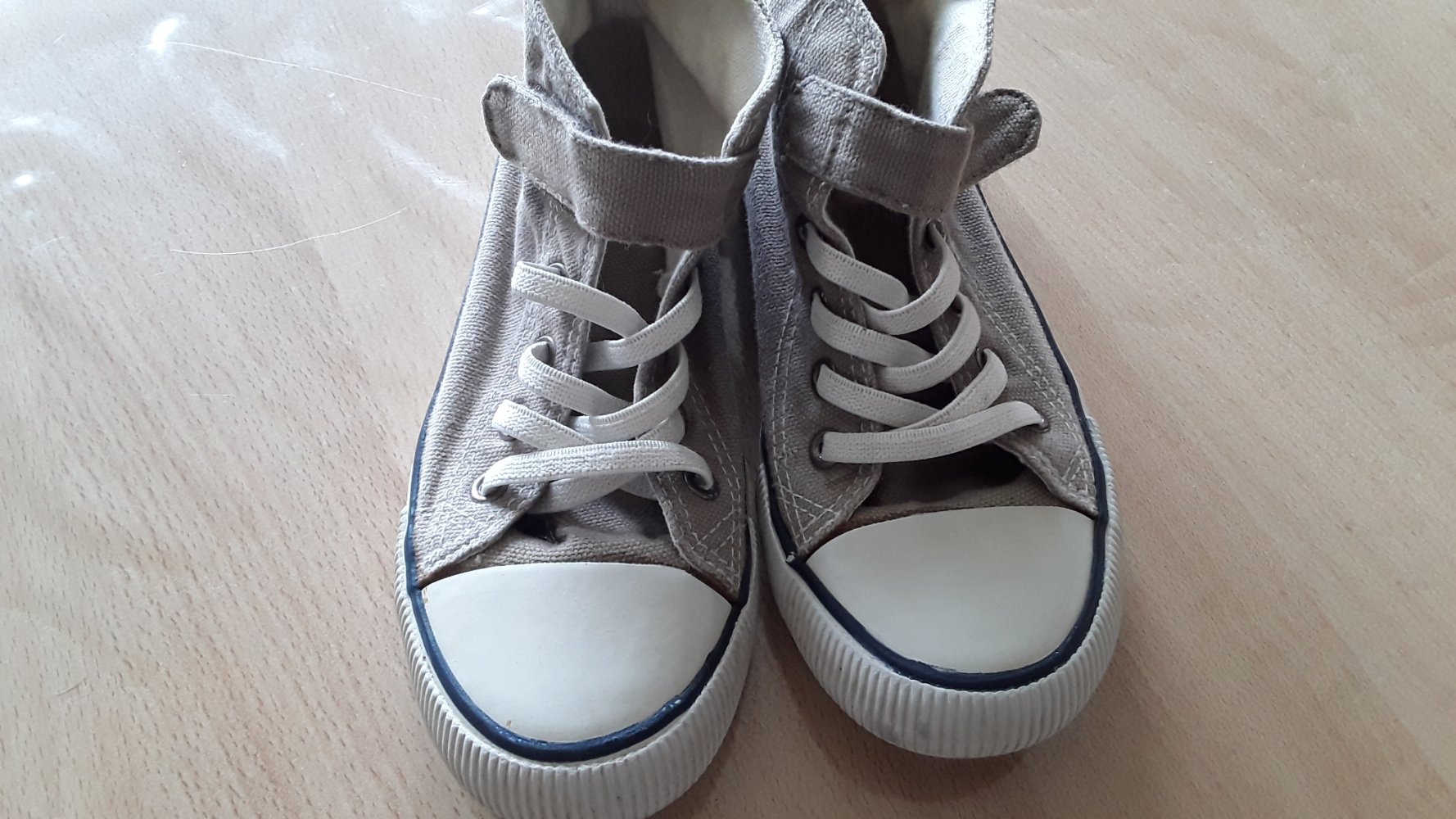 beige Sneaker in Gr. 28 H&M