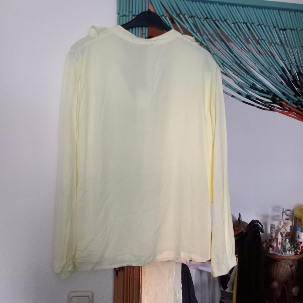 *** NEU ~ Shirt ~ Volant ***