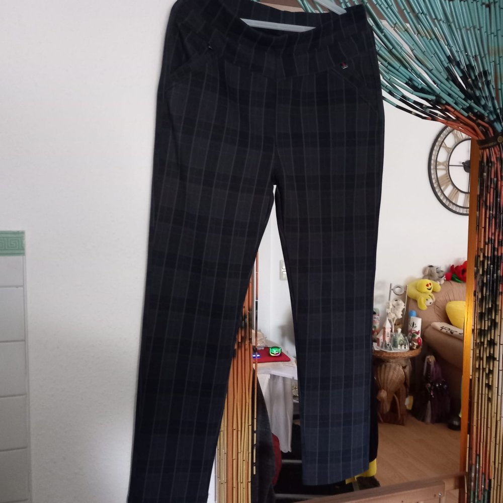 *** Schlichte ~ Hose ~ Muster ~ Stretch ***