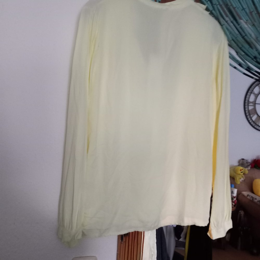 *** NEU ~ Shirt ~ Volant ***