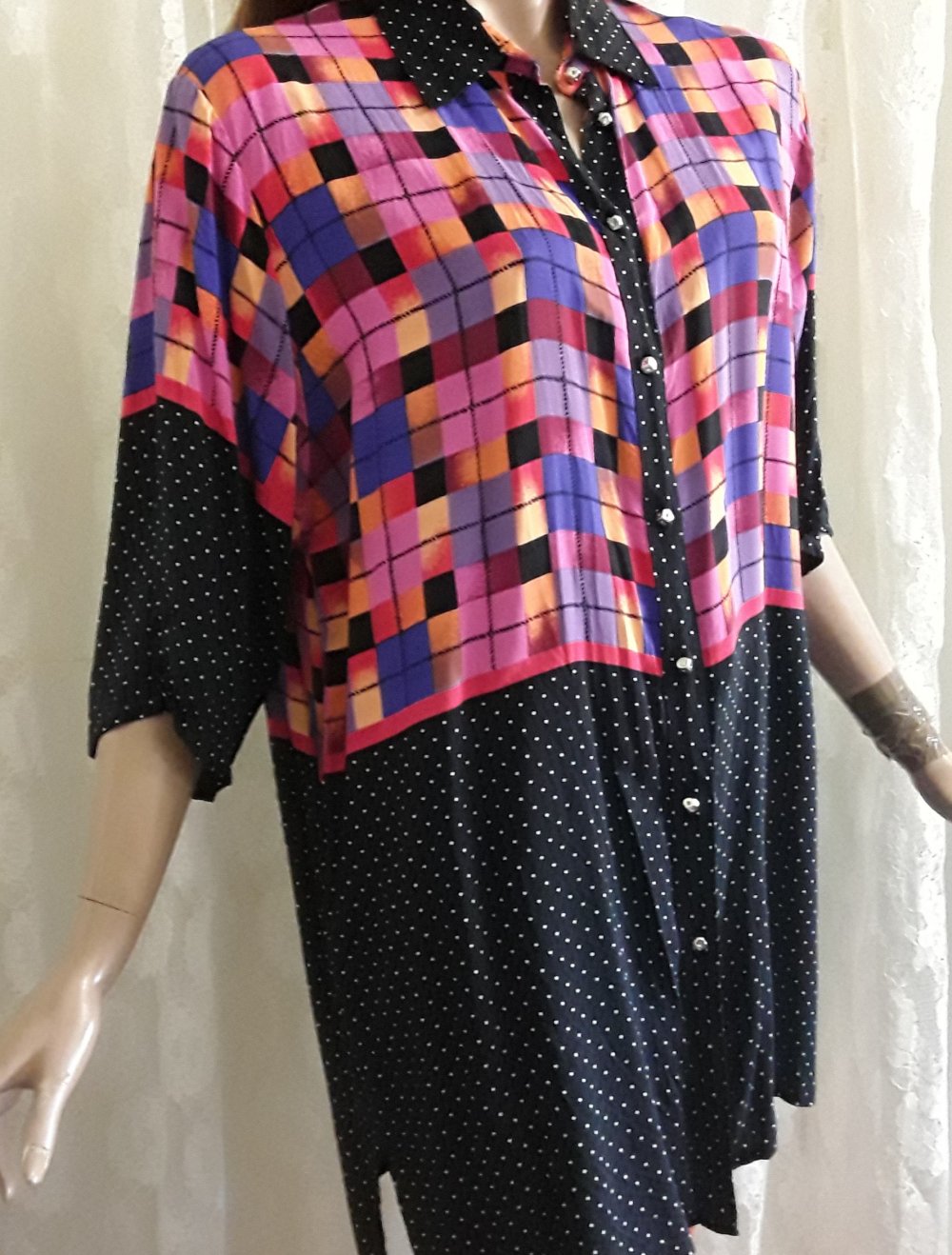 Long-Bluse mit Polkadots