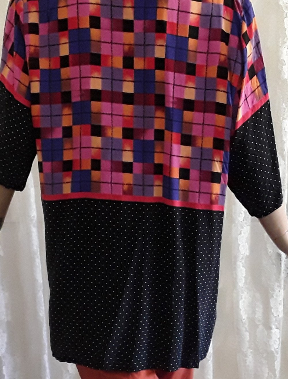 Long-Bluse mit Polkadots