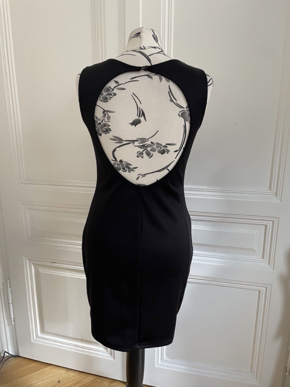 Körperbetontes Kleid mit Golddetails von Danity, Gr. M