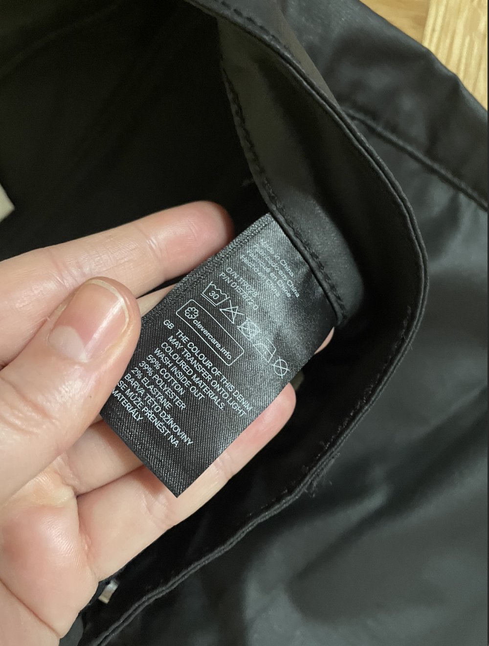 Beschichtete Hose im Lederlook von H&M, Gr. 30/32