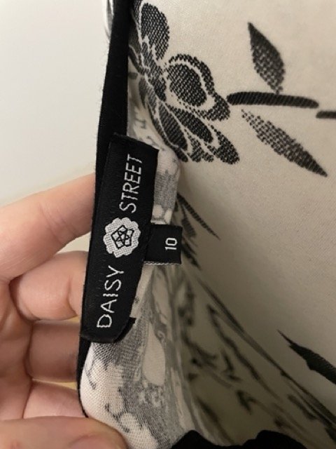 Hängerkleid mit floralem Muster von Daisy Street, Gr. 38