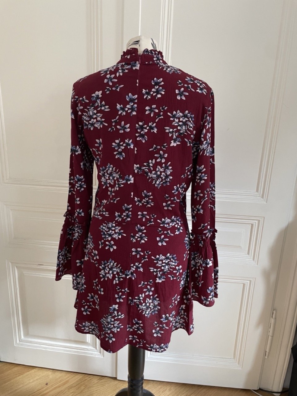 Florales Kleid mit Trompetenärmeln von AX Paris, Gr. 38 (10)