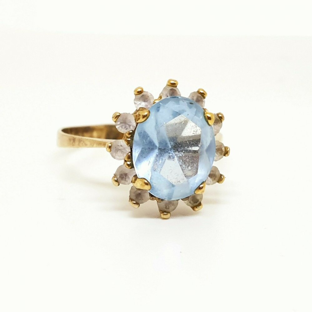 Hübscher Ring vergoldet mit blauen & weißen Steinbesatz