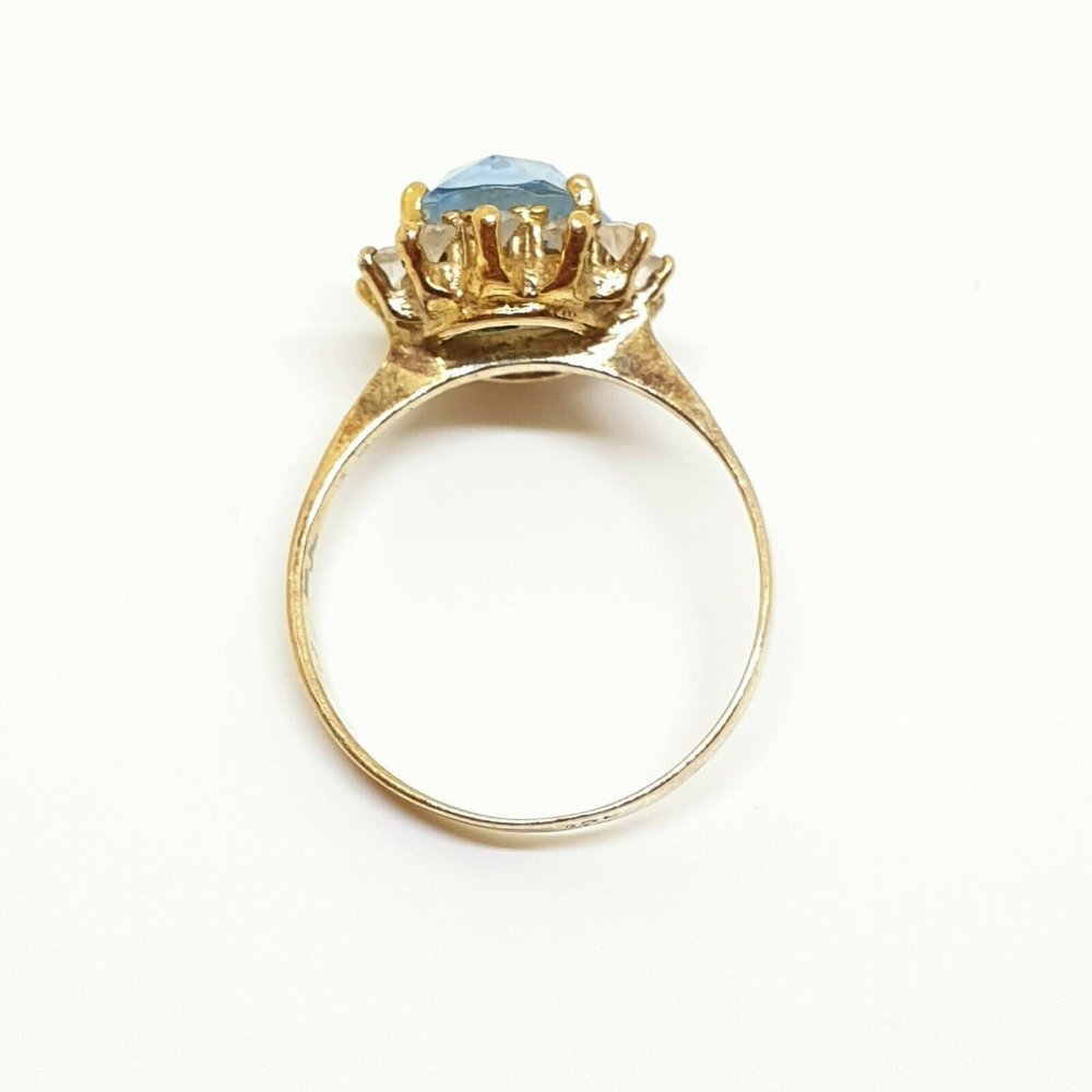 Hübscher Ring vergoldet mit blauen & weißen Steinbesatz